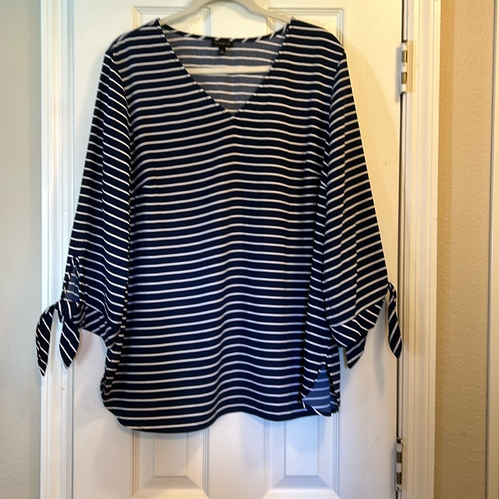 Beautiful Top!! Never worn!